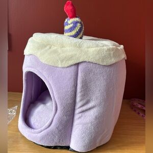 Cupcake Comfort Plush Pet Bed - 16 1/2” Diameter - Lavender 🧁NWT!